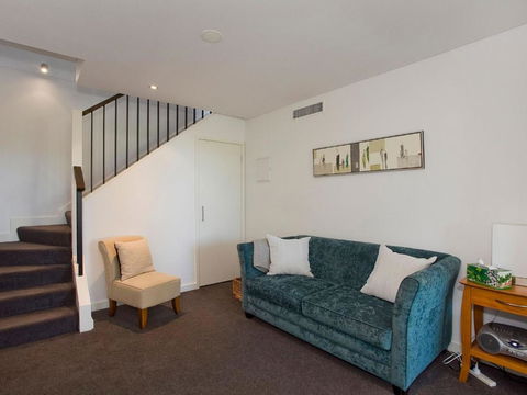 LORNE CHALET APARTMENT 10 Ask About Midweek Deals - Holiday Cairns 4