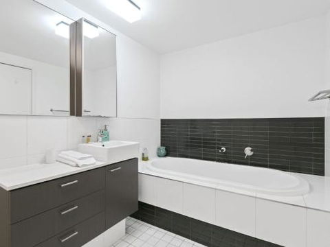 LORNE CHALET APARTMENT 36 Central Location - Holiday Cairns 2