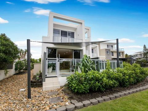 SEA RENITY On KAMALA - Holiday Cairns 0