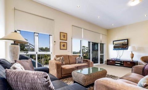COASTAL SOUL VILLA At BROADBEACH - Holiday Cairns 5