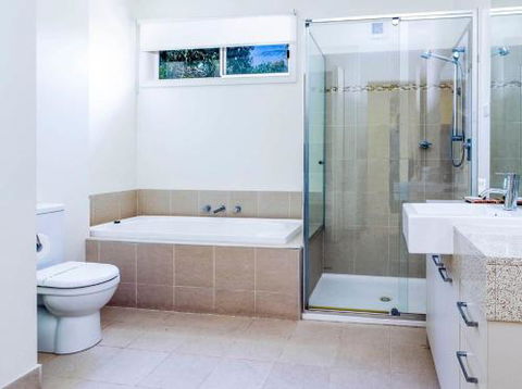 COASTAL SOUL VILLA At BROADBEACH - Holiday Cairns 4