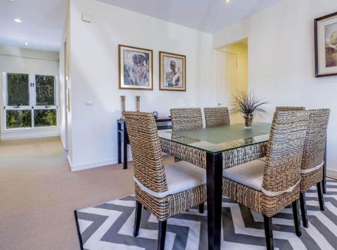 COASTAL SOUL VILLA At BROADBEACH - Holiday Cairns 3