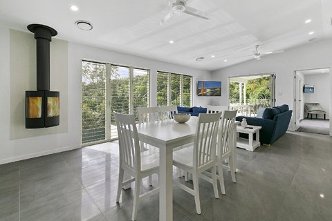 Ocean Views Luxury Living In Noosa Heads Unit 2 / 13 Angler Street - Holiday Cairns 3