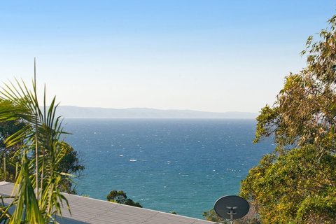 Ocean Views Luxury Living In Noosa Heads Unit 2 / 13 Angler Street - Holiday Cairns 2