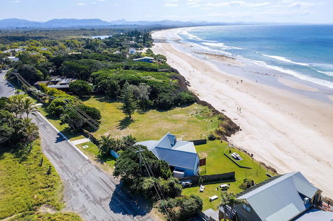 A PERFECT STAY - Belongil On The Beach - Holiday Cairns 0