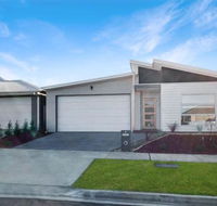Brand New Home 10 mins to Beach Torquay Geelong Deakin Hospitals - Holiday Cairns