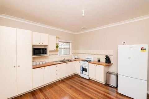 Kinross On Cox Sweet Neat & Simple + Wifi - Holiday Cairns 1