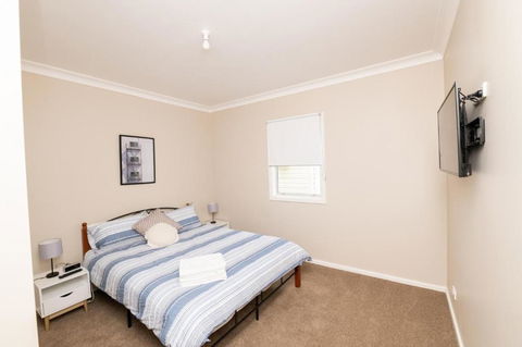 Kinross On Cox Sweet Neat & Simple + Wifi - Holiday Cairns 6