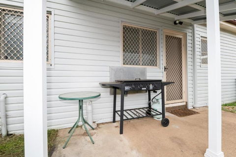 Kinross On Cox Sweet Neat & Simple + Wifi - Holiday Cairns 2