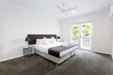 Wagga Apartments 5 - Holiday Cairns 4