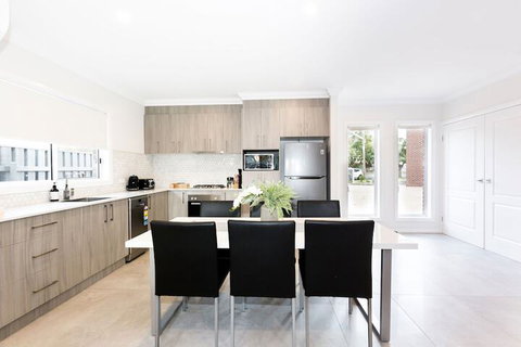 Wagga Apartments 5 - Holiday Cairns 2