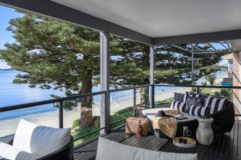 The Seaview Designer Beachfront House - Holiday Cairns 0