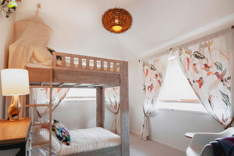 Barellen Beach House - Holiday Cairns 1