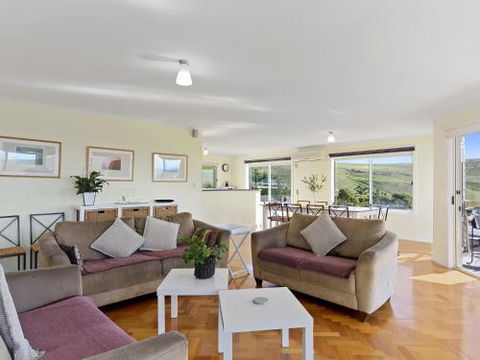 VALLEY VIEWS 10 Valley Heights Drive - Holiday Cairns 4