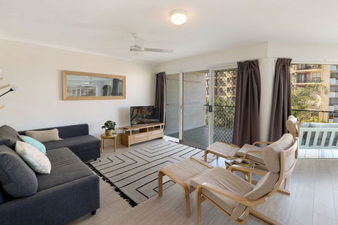 MAINSAIL8 - Mooloolaba Beach - Holiday Cairns 1