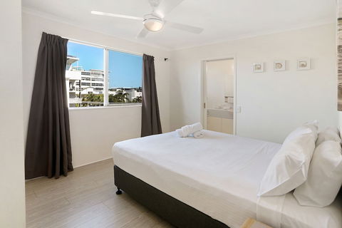 MAINSAIL8 - Mooloolaba Beach - Holiday Cairns 3