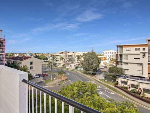 MAINSAIL8 - Mooloolaba Beach - Holiday Cairns 0