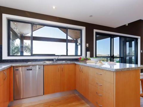 Venabu On Garuwa 20 Garuwa Street Spectacular House With Fabulous Views - Holiday Cairns 5