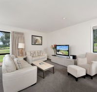 Flagship Villa 111 Horizons Golf Club - Holiday Cairns