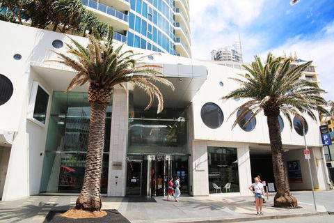 Pelicanstay Surfer Paradise Condo Hotel - Holiday Cairns 1