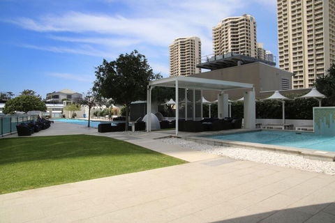 Pelicanstay Surfer Paradise Condo Hotel - Holiday Cairns 5