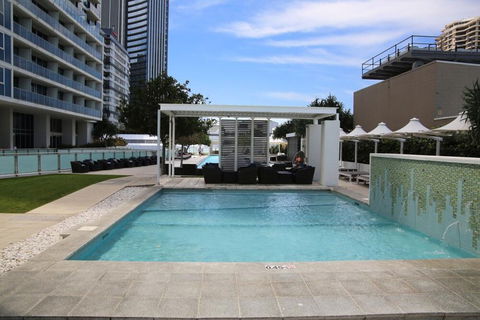 Pelicanstay Surfer Paradise Condo Hotel - Holiday Cairns 6