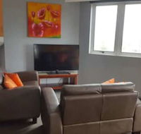 Affordable Unit Minutes To The Heart of Surfers Paradise - Holiday Cairns