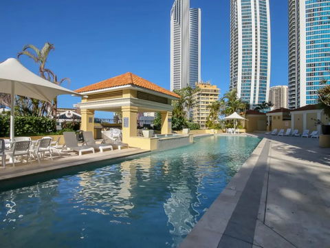 2 Bedroom Gold Coast Resort Apartment - Holiday Cairns 4