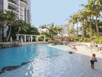 2 Bedroom Gold Coast Resort Apartment - Holiday Cairns 5