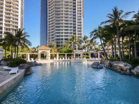 2 Bedroom Gold Coast Resort Apartment - Holiday Cairns 1