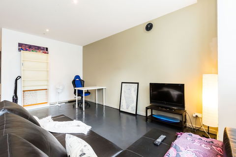 MEGAN, 2BDR Melbourne Apartment - Holiday Cairns 2