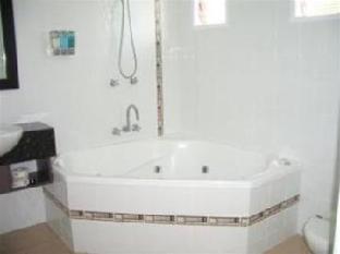 Toolooa Gardens Motel & Apartments - Holiday Cairns 1