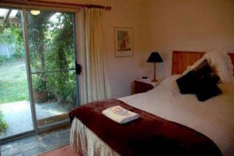 Castagni Bed & Breakfast - Holiday Cairns 1