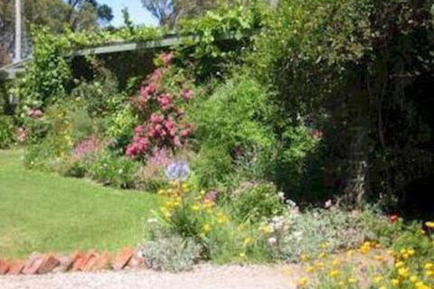 Castagni Bed & Breakfast - Holiday Cairns 0
