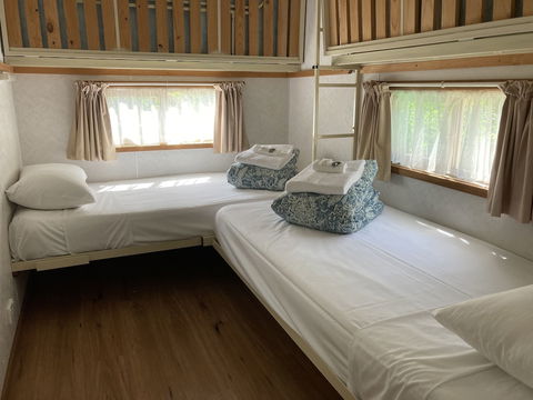 Daysy Hill Country Cottages - Holiday Cairns 1