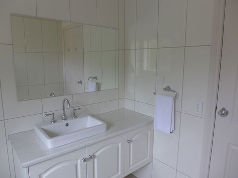 Daysy Hill Country Cottages - Holiday Cairns 4