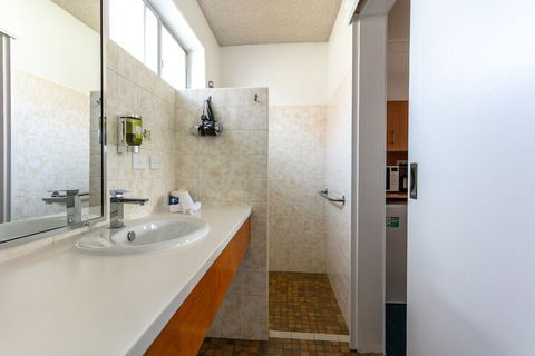 Hunter Valley Motel - Holiday Cairns 5