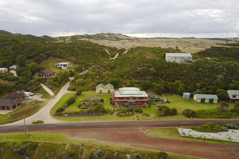 Cape Bridgewater Sea View Lodge - Holiday Cairns 1