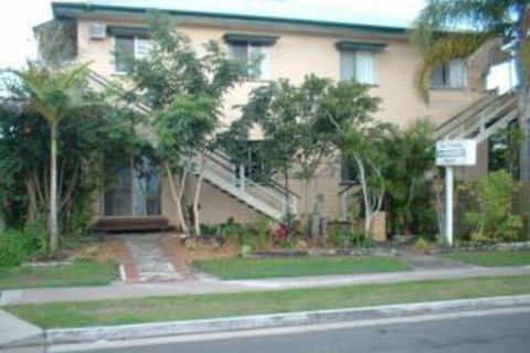 The Friendly Hostel - Holiday Cairns 0
