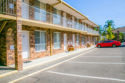 Gosford Palms Motor Inn - Holiday Cairns 1