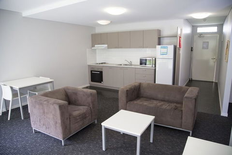 Murdoch University Village - Holiday Cairns 5