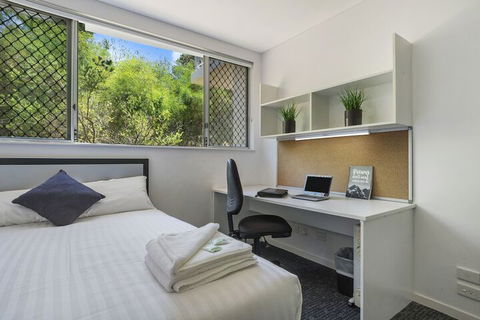 Murdoch University Village - Holiday Cairns 3
