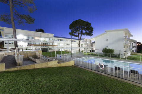 Murdoch University Village - Holiday Cairns 2