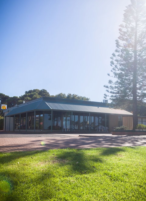 Foreshore Motor Inn - Holiday Cairns 4
