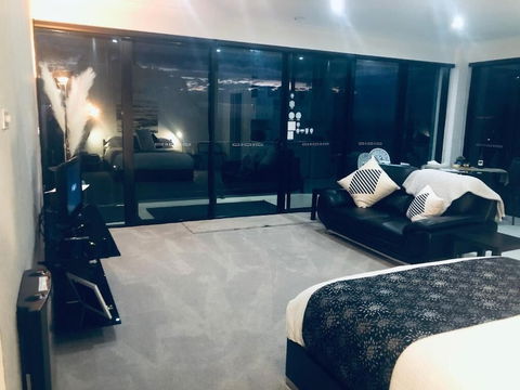 Sheer Pleasure Accommodation - Holiday Cairns 2