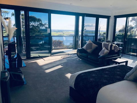 Sheer Pleasure Accommodation - Holiday Cairns 4