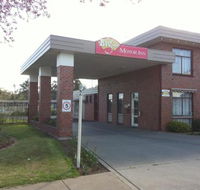 Big Valley Lakeside Paradise Motor Inn - Holiday Cairns