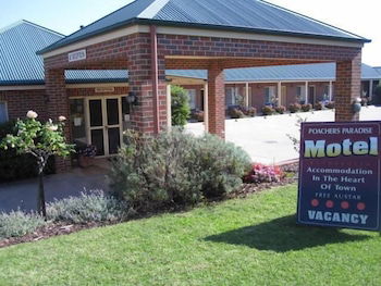 Poachers Paradise Motel - Holiday Cairns 0