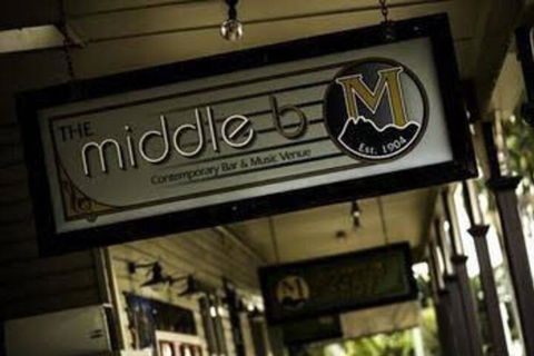 The Middle Pub - Holiday Cairns 4