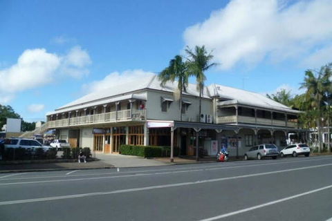The Middle Pub - Holiday Cairns 6